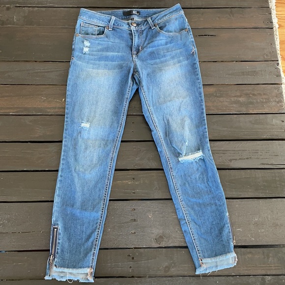 EUC Distressed Step Hem Ankle Jeans - Picture 4 of 6